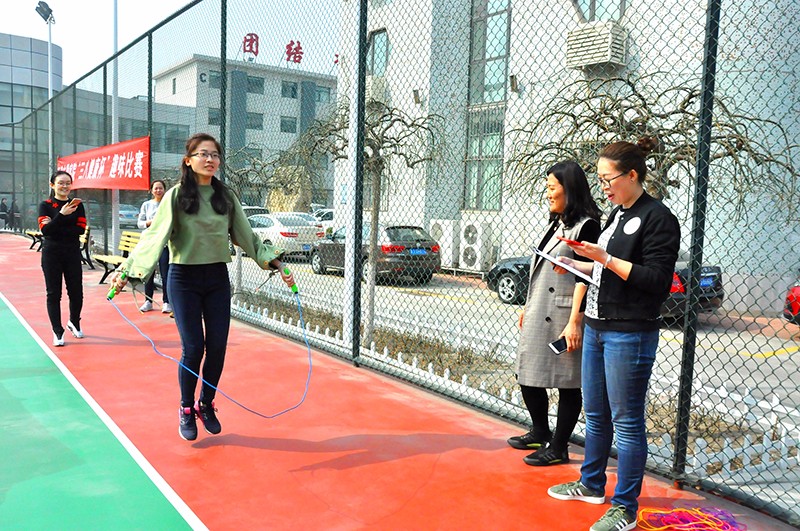 5.我院开展“三八康健杯”角逐3.19-跳绳.jpg