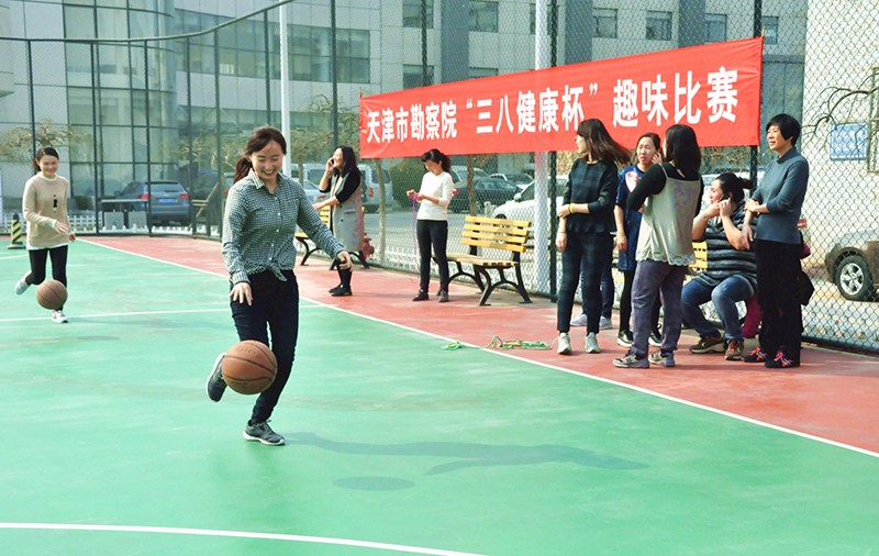 5.我院开展“三八康健杯”角逐3.19-运球跑.jpg